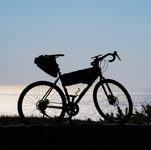 Ciclistas en viaje gravel bikepacking