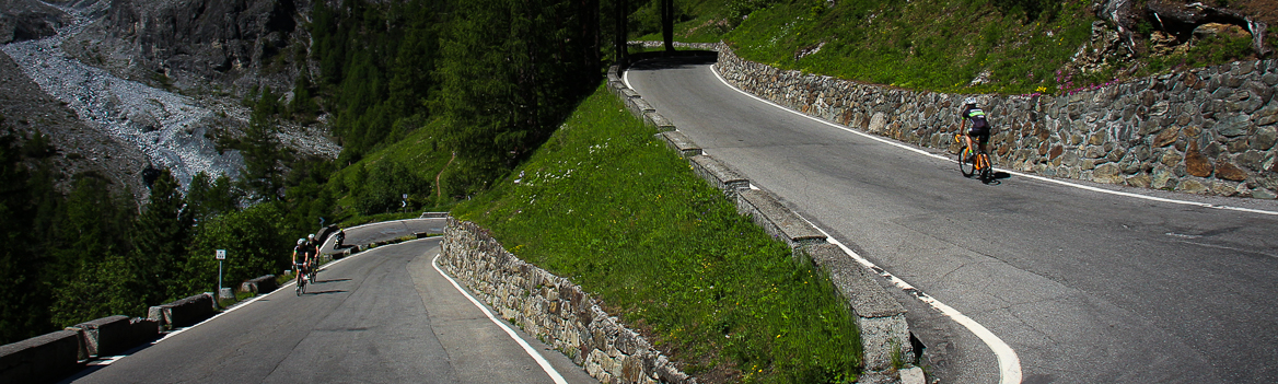 durante la ascensión al Stelvio, famoso puerto de montaña para el ciclismo en Italia