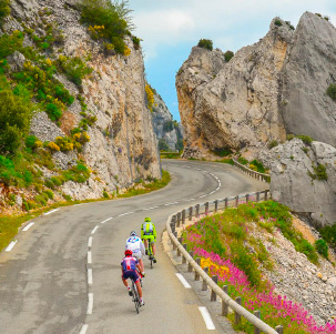 Ciclismo de carretera en primavera en el interior de Niza