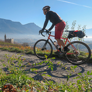 bicicleta gravel en los viñedos de Saboya